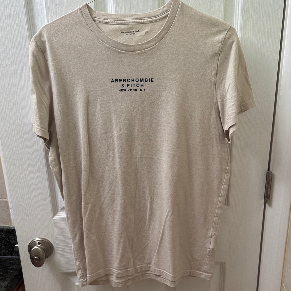 Abercrombie & Fitch Men's Tan T-Shirt